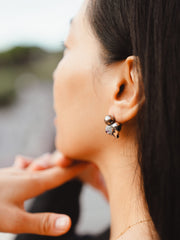 Eternal Knot II gris (Single Earring)